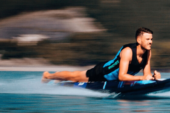 Cours de surf électrique et E-foil au lac de Serre-Ponçon (04)