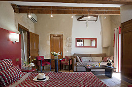 Hostellerie Le Castellas / Maison du Barry
