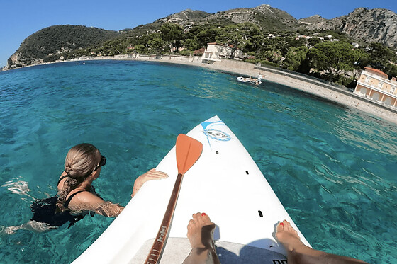 Stand-Up Paddle avec guide sur la plage d'Èze