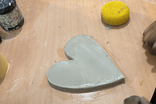 Atelier modelage & peinture sur céramique à Paris 20ème
