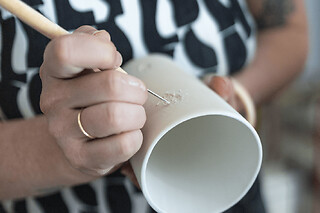 Atelier décoration sur porcelaine à Limoges (87)
