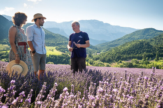 Atelier aromathérapie dans une distillerie à Chamaloc (26)