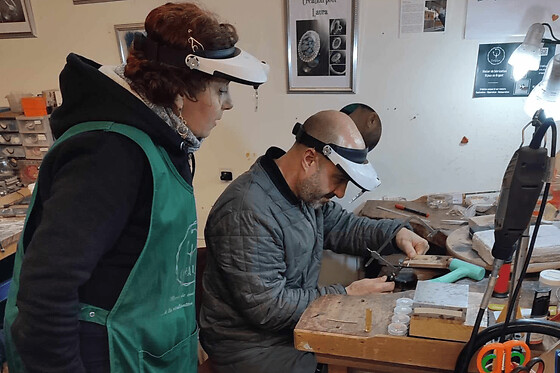 Atelier fabrication d'un bracelet jonc en argent à Toulouse (31)
