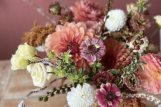 Atelier création d’un bouquet de fleurs de saison à Mouvaux (59)