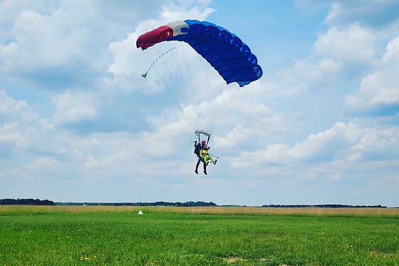 Baptême de saut en parachute - Fly attitude - Vimory (45)