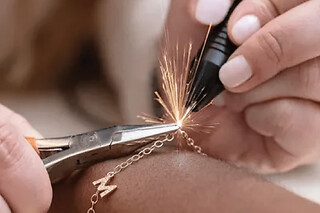 Atelier bijoux permanents à Paris 4ème - Gamme Prestige - Chaîne de cheville en argent massif