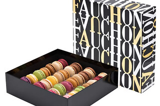 Un coffret de macarons - FAUCHON Paris