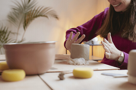 Atelier céramique/poterie d'un vase en céramique à Lille (59)