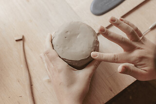 Atelier céramique/poterie d'un vase en céramique à Lille (59)