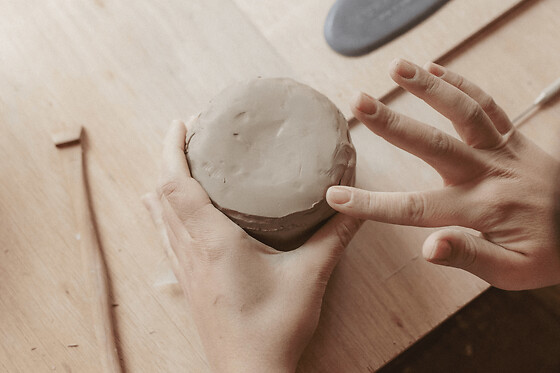 Atelier céramique/poterie d'un vase en céramique à Lille (59)