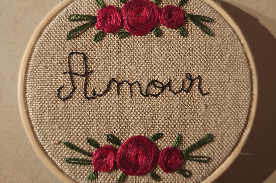 Atelier tambour brodé fleuri à Montpellier (34)