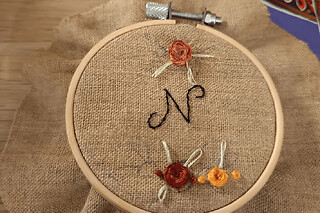 Atelier tambour brodé fleuri à Montpellier (34)