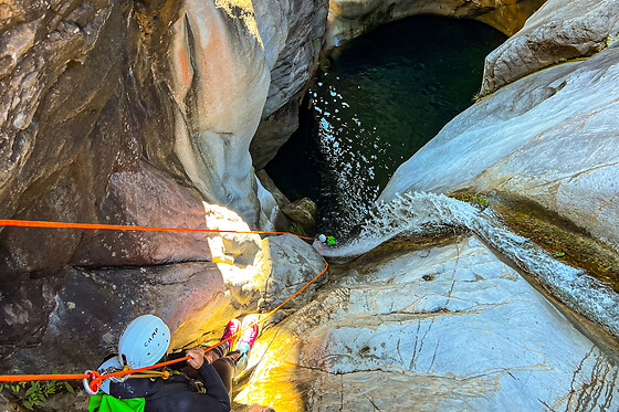 Canyoning dans le canyon de Fleur jaune à Cilaos (97)