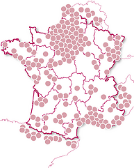 Tables romantiques avec vin, champagne ou apéritif