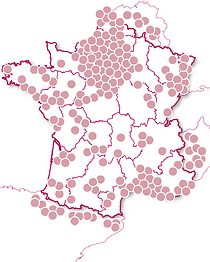 Tables romantiques avec vin, champagne ou apéritif