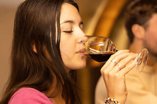 Visite & dégustation de vins Caves du Louvre Paris (en anglais)