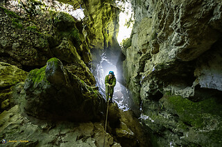 Spéléologie dans la Grotte des Deux-Avens (07)