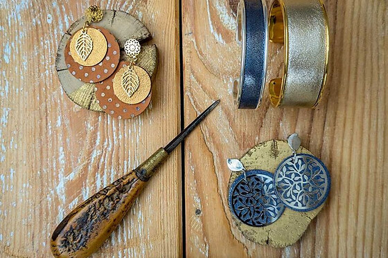 Atelier fabrication de bijoux en cuir près d'Angers (49)