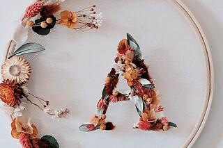Atelier couronne fleurie à Paris 12ème - Couronne bombe de fleurs - Duo parent/enfant