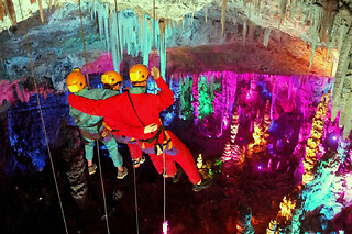 Spéléologie dans la Grotte de La Salamandre (30)