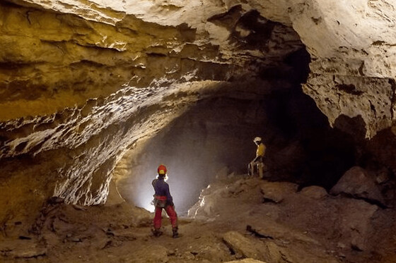 Spéléologie dans la Grotte de La Salamandre (30)