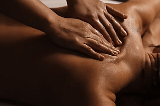 Massage Aux Pierres Chaudes à Aigues-Vives (30) - 1h