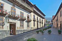 LA CASA DE LOS BALCONES