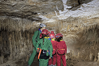 Spéléologie découverte dans la grotte d'Arva-Claire (30)