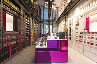 Une boîte de macarons et une dégustation de thé chez Fauchon Paris Madeleine - Boutique Thé & Infusions à Paris (75008)