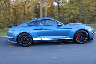 Découverte Ford Mustang Shelby GT500 (4 tours) sur le Circuit de Nogaro (2.2km)