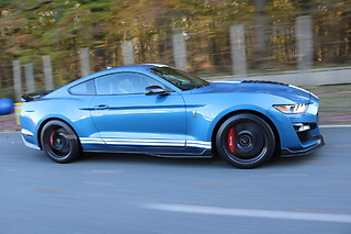 Découverte Ford Mustang Shelby GT500 (4 tours) sur le Circuit de Nogaro (2.2km)