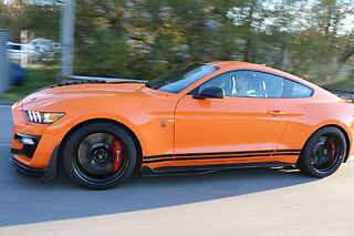 Découverte Ford Mustang Shelby GT500 (4 tours) sur le Circuit de Nogaro (2.2km)