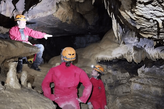 Spéléologie dans la Grotte de Saurat (09)