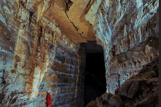 Spéléologie dans la Grotte Fontaine de Champclos (07)