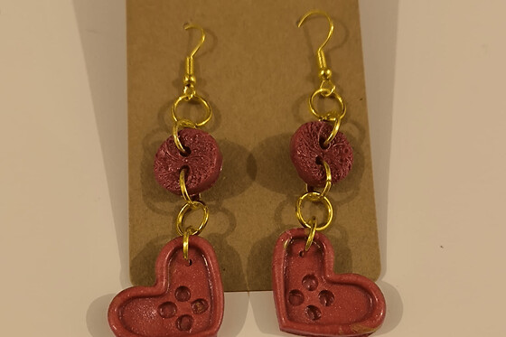 Atelier création de boucles d'oreilles en moulage à Strasbourg