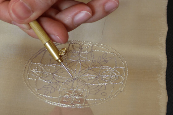 Atelier d'initation à la broderie de Lunéville  à Mirmande (26)