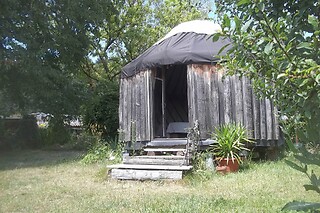 Séjour pour 2 sous yourte à La Petite Tanière de Loups à La Tagnière (71)