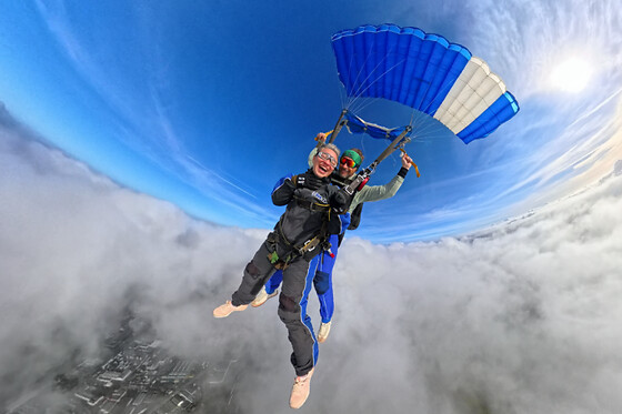 Saut en parachute tandem avec photo - 2dive - Le Mans (72)