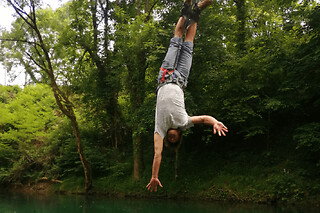 Saut à l'élastique avec touché d'eau au Viaduc d'Arudy (64) - Saut seul
