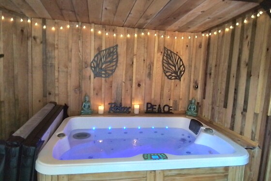 Un accès au spa avec bain à remous en duo à la Villa Saint Barth à Gujan-Mestras (33)