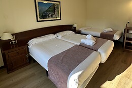 APARTAMENTOS SOLANA, HOTEL TAULL & ROMANIC