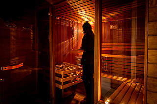 Un accès au spa et un massage du corps aux pierres chaudes au Logis Hôtel l'Orée du Bois à Vittel (88)