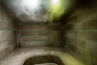 Un accès au spa et un massage du corps aux pierres chaudes au Logis Hôtel l'Orée du Bois à Vittel (88)