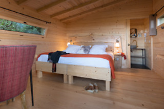 Un séjour gourmand pour deux aux Cabanes dans les Bois*** à Villalier (11)