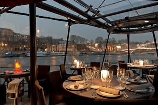Dîner croisière sur la Seine par les Bateaux Parisiens à 20h30