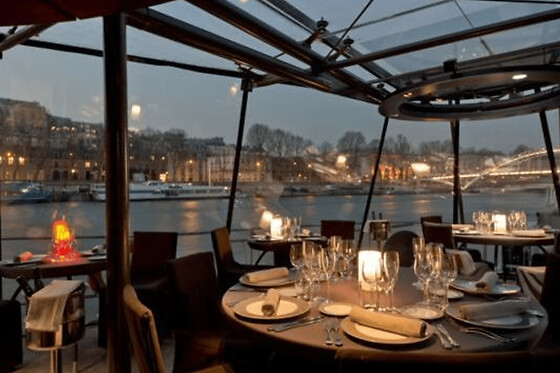 Dîner croisière sur la Seine par les Bateaux Parisiens à 20h30