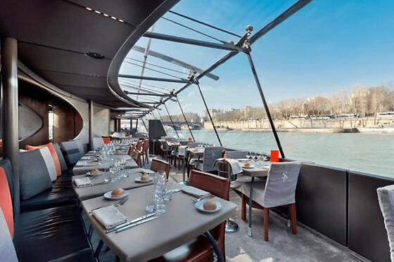 Déjeuner sur la Seine par les Bateaux Parisiens à Paris
