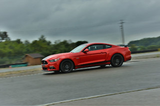 Pilotage de la Ford Mustang - SP Pilotage automobile - Château-Gaillard (01)