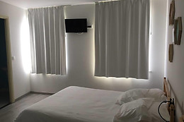 BIKE SUITE & LOUNGE