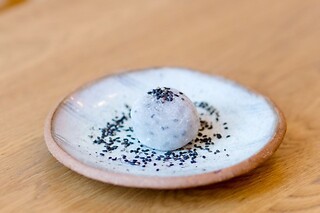 Une sélection de pâtisserie à emporter chez Pâtisserie TOMO Opéra à Paris (75002)